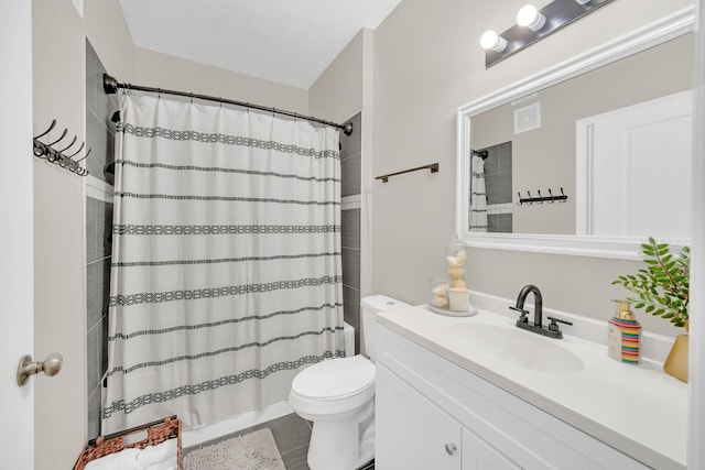 full bathroom featuring visible vents, toilet, vanity, and curtained shower