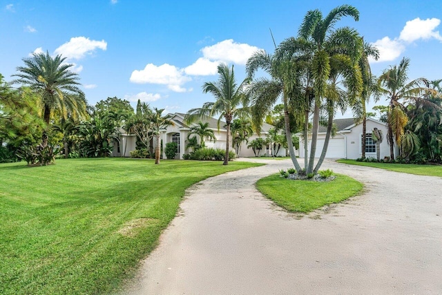 view of front of house featuring a front lawn and a garage