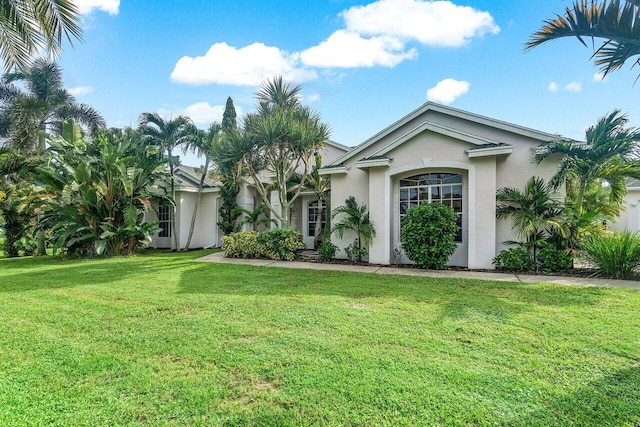 view of front of home featuring a front yard