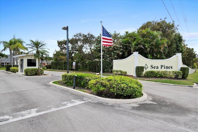 view of community / neighborhood sign