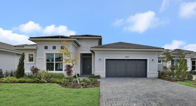 view of front of property featuring a garage and a front lawn