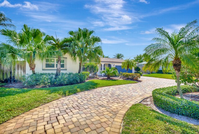 view of front of property with a front yard