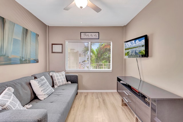 living room featuring light hardwood / wood-style floors and ceiling fan