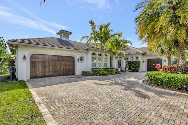 view of front facade featuring a garage