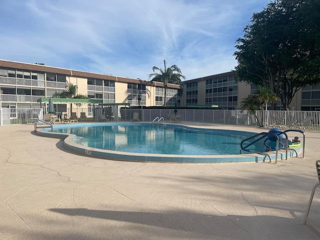 view of swimming pool