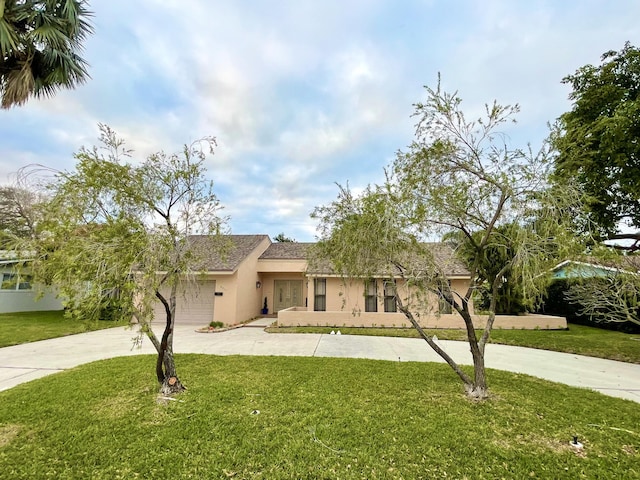 view of front facade featuring a front yard and a garage