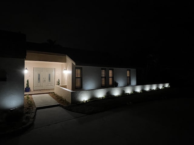 view of front of property featuring covered porch