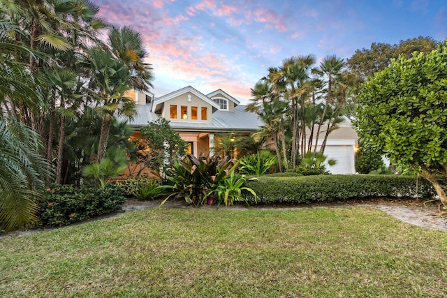 view of front of home featuring a lawn and a garage