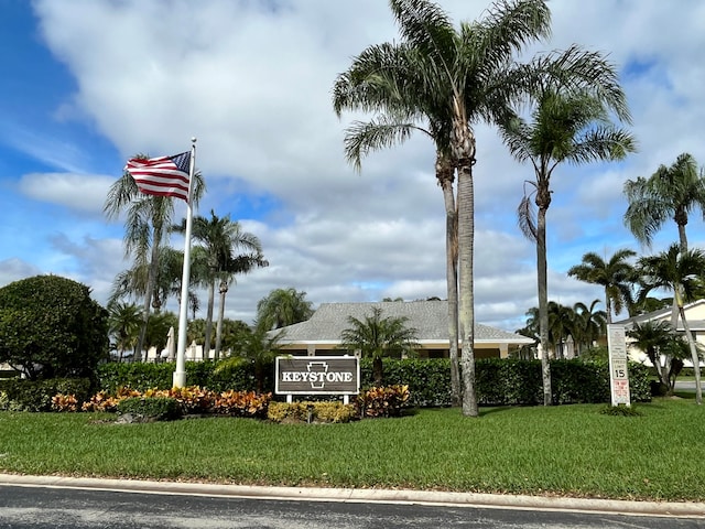 community sign with a yard