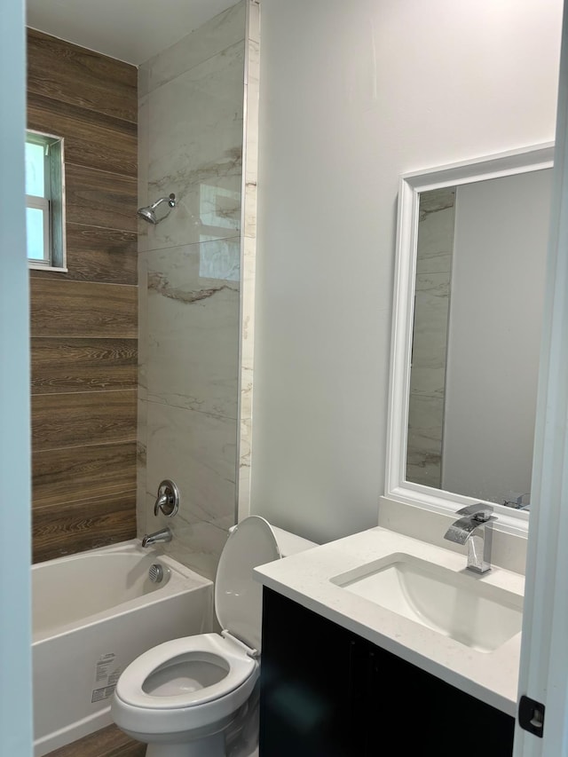 full bathroom with vanity, toilet, and tiled shower / bath