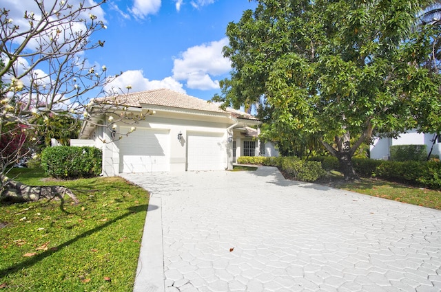 view of front facade featuring a front lawn and a garage