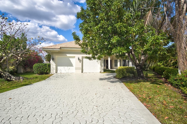 view of front of house featuring a front lawn and a garage