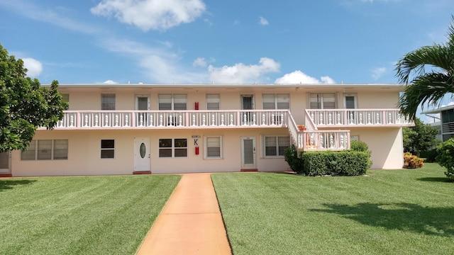 view of front facade featuring a front yard