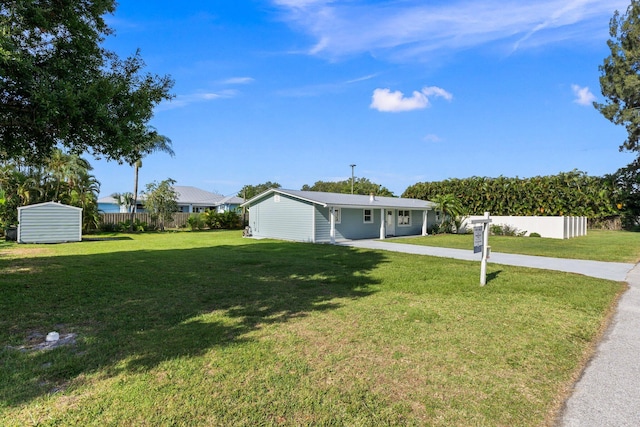 view of front of house featuring a front lawn