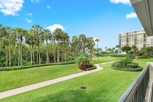 view of property's community featuring a lawn