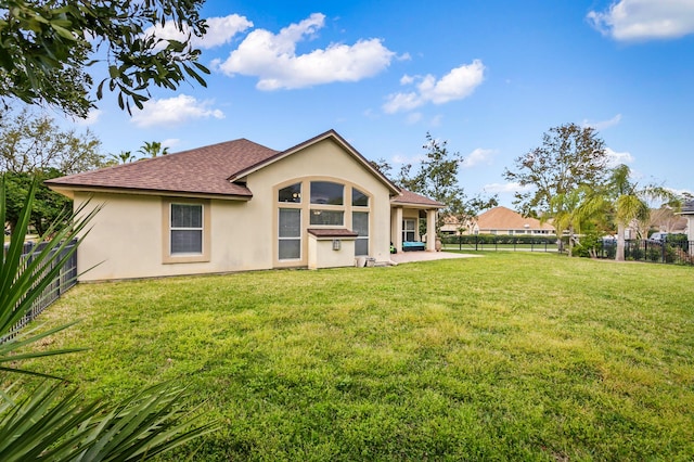 back of house featuring a lawn