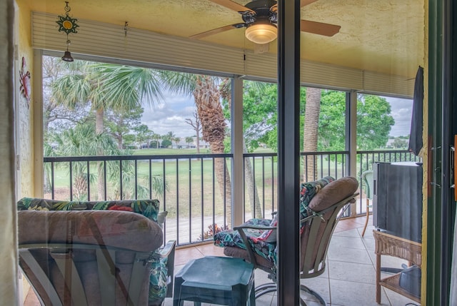 sunroom featuring ceiling fan