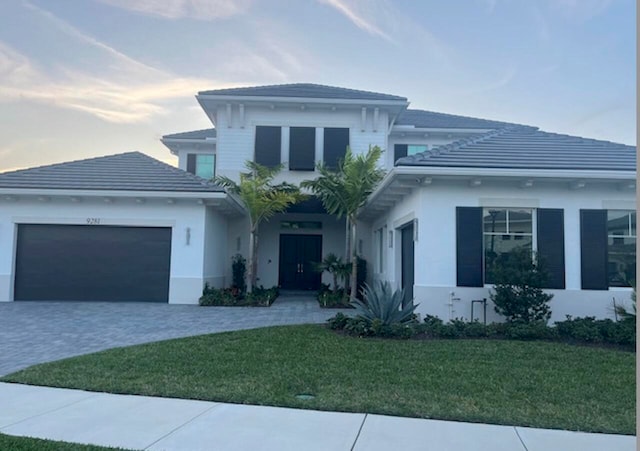 view of front facade featuring a front yard and a garage