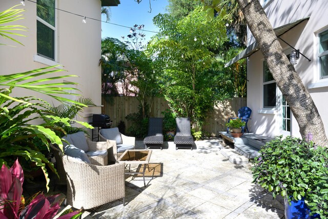 view of patio with outdoor lounge area