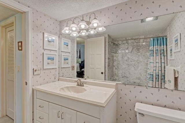 bathroom with curtained shower, a textured ceiling, toilet, and vanity