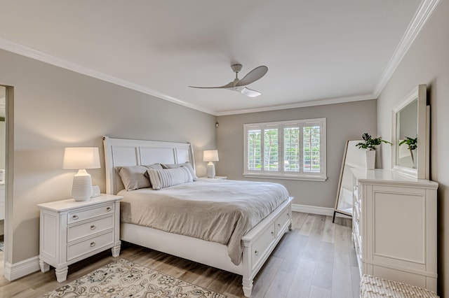 bedroom featuring light hardwood / wood-style floors, ceiling fan, and crown molding