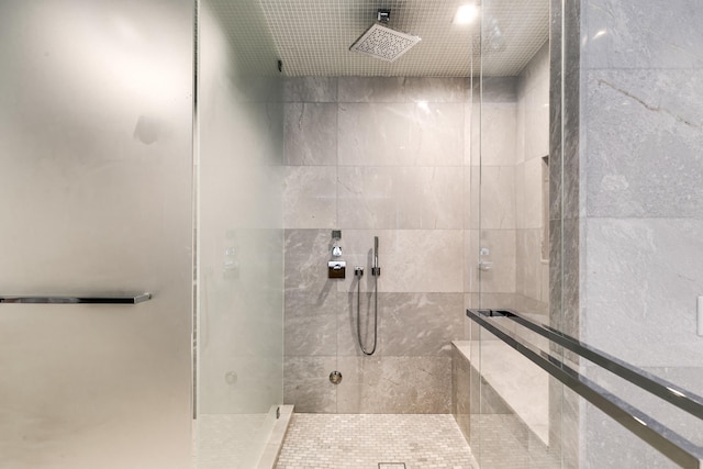 bathroom featuring a tile shower