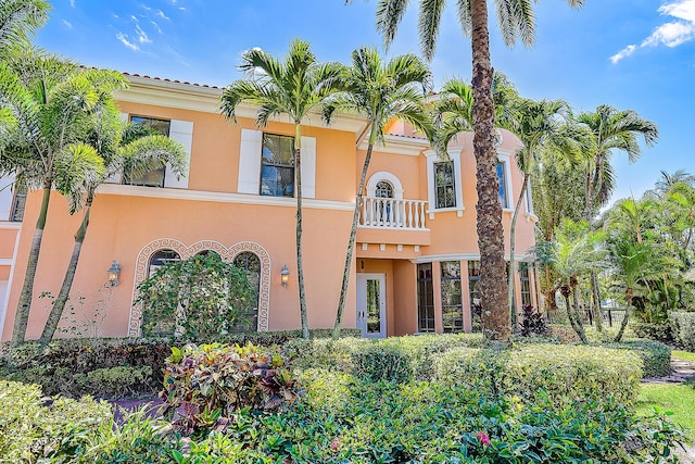 view of front of house featuring a balcony