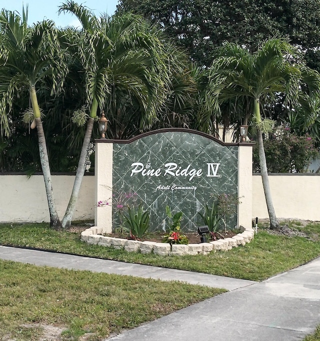 view of community / neighborhood sign