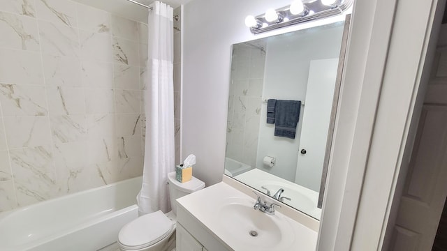 full bathroom featuring oversized vanity, shower / bathtub combination with curtain, and toilet