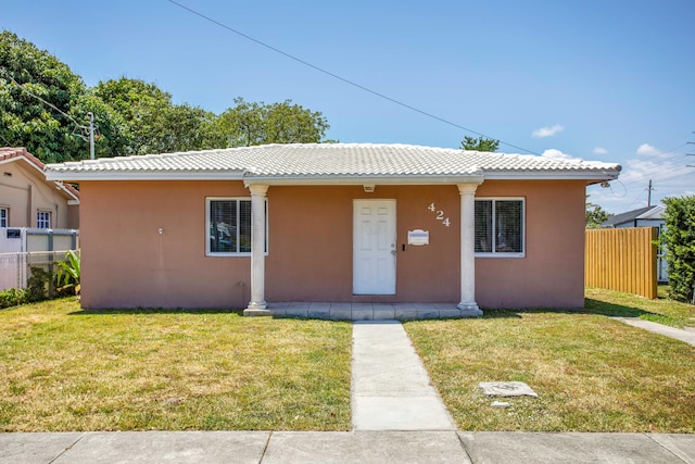 view of front of house with a front lawn