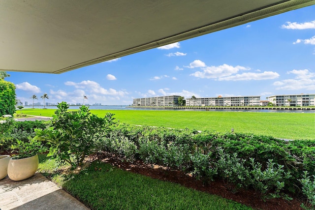 view of yard featuring a water view