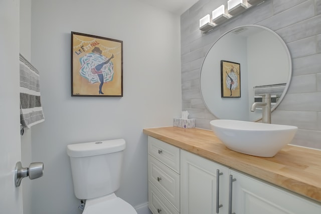 bathroom with toilet and vanity