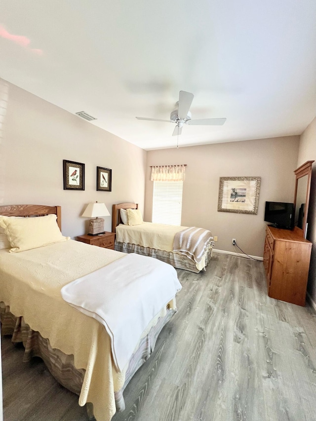 bedroom featuring light hardwood / wood-style floors and ceiling fan