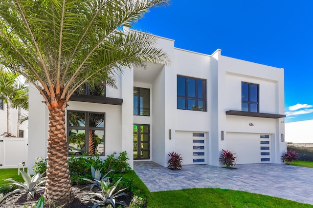 view of front of property featuring a garage