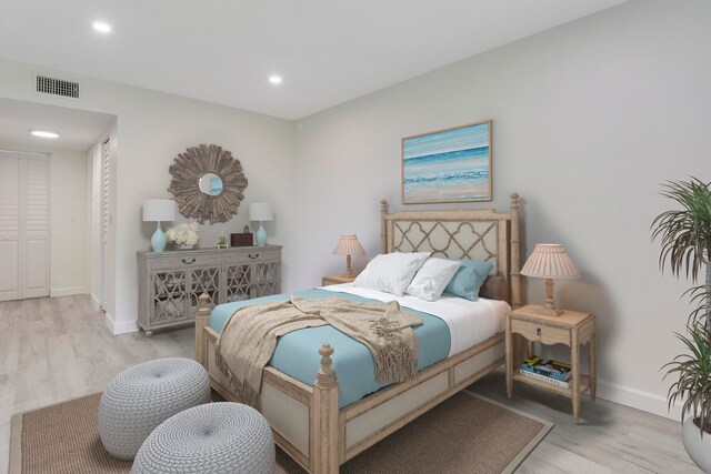 bedroom with light wood finished floors, baseboards, visible vents, and recessed lighting