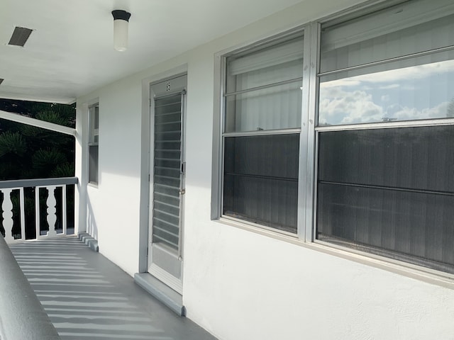 balcony with ceiling fan and covered porch