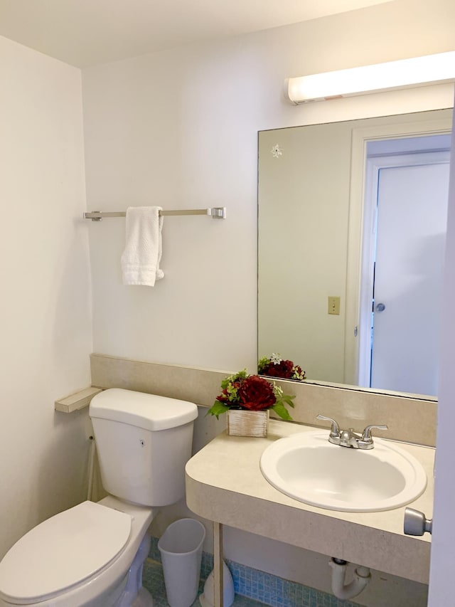 bathroom featuring toilet and sink