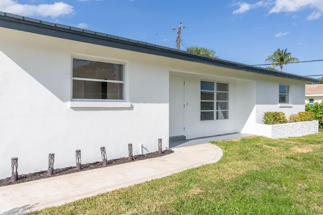 exterior space featuring a yard