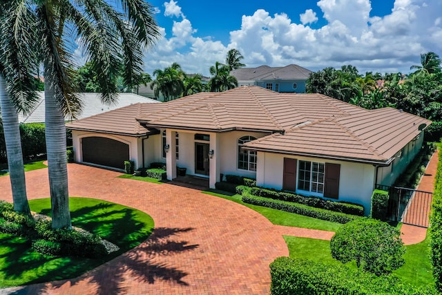 view of front of home featuring a front lawn and a garage