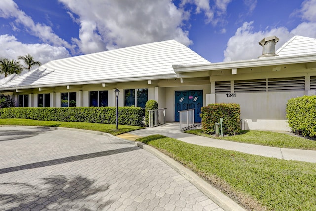 view of front of home with a front yard