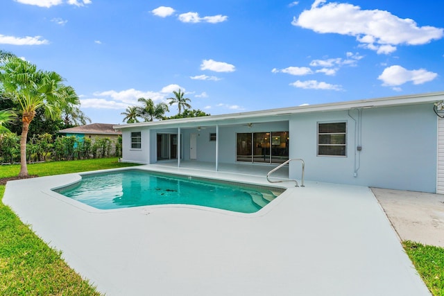 view of pool with ceiling fan, a yard, and a patio area