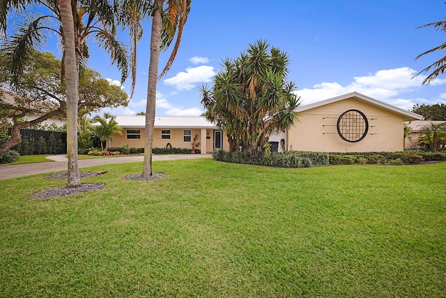 single story home with a front yard