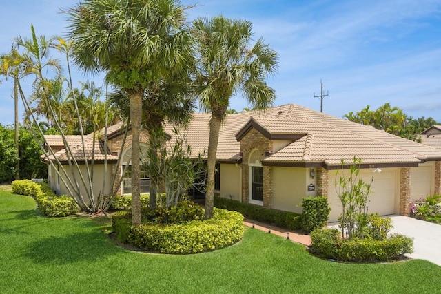 view of front of property featuring a front yard and a garage