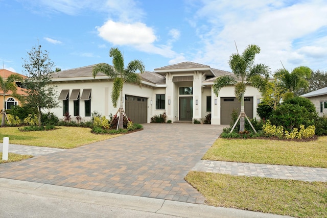 view of front of house featuring a front yard and a garage