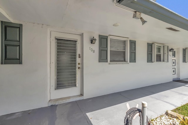 entrance to property featuring a patio