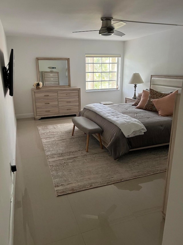 bedroom featuring ceiling fan