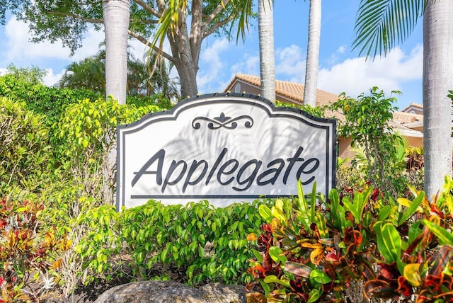 view of community / neighborhood sign