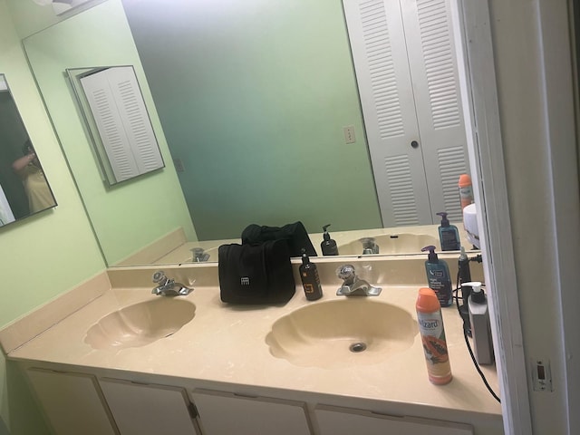 bathroom featuring double sink and oversized vanity