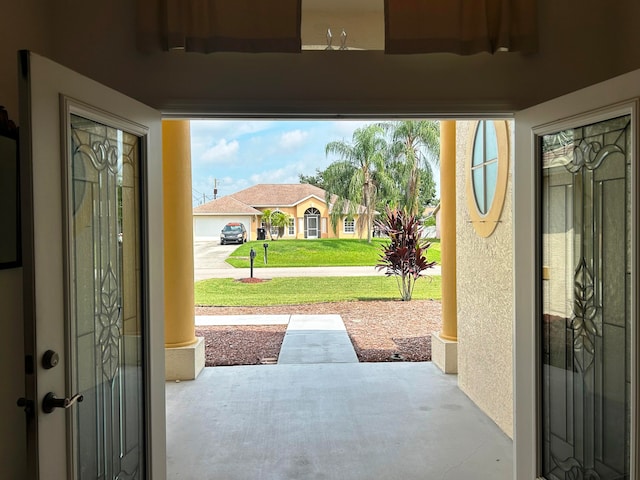 entryway featuring a healthy amount of sunlight