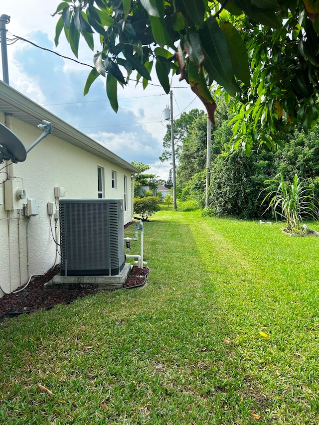 view of yard featuring central AC unit